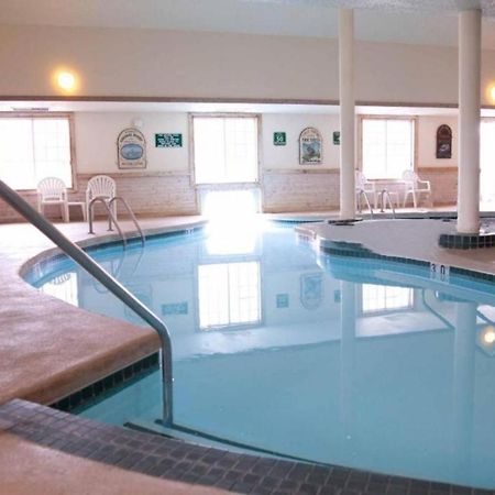 Baymont By Wyndham Mequon Milwaukee Area Hotel Bagian luar foto