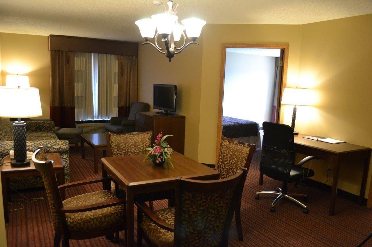 Baymont By Wyndham Mequon Milwaukee Area Hotel Bagian luar foto