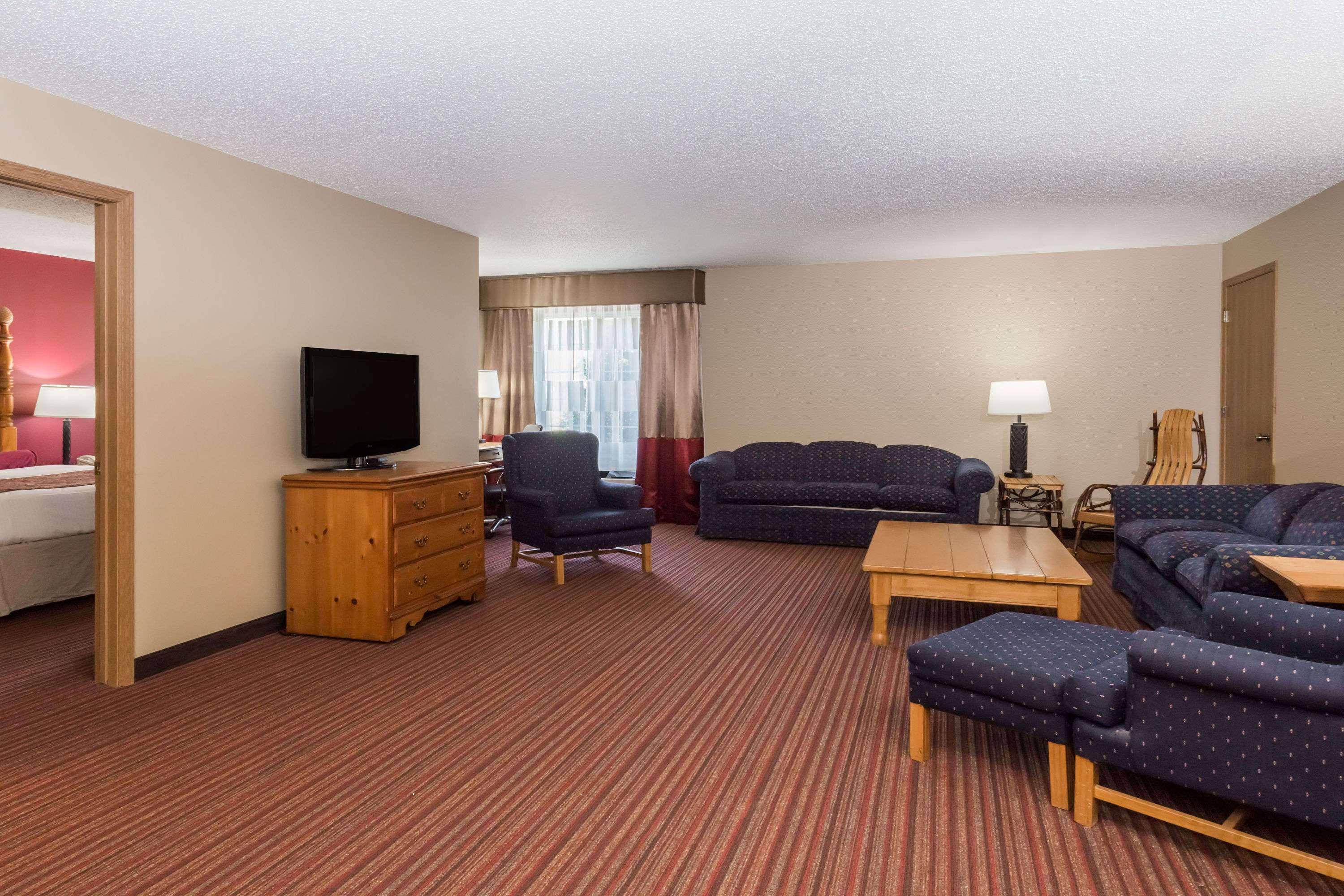 Baymont By Wyndham Mequon Milwaukee Area Hotel Bagian luar foto