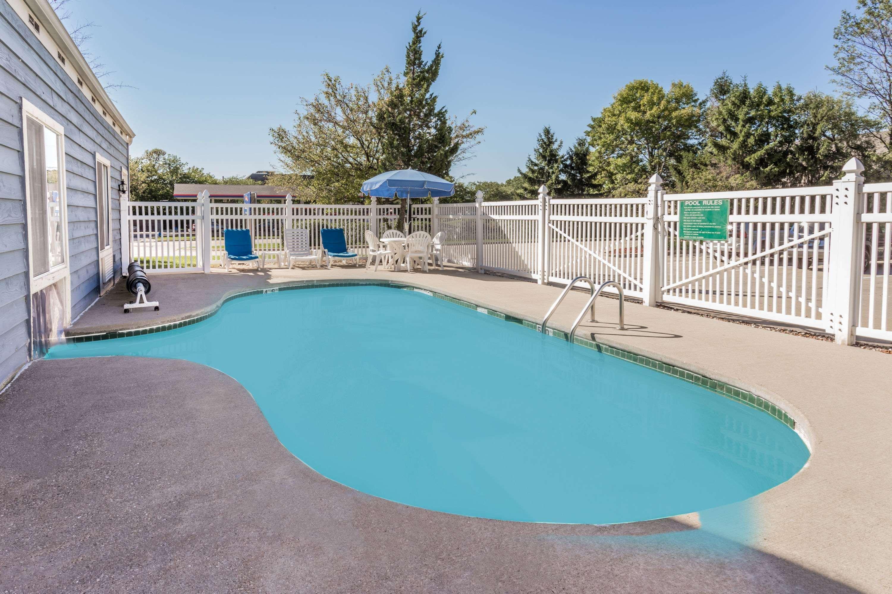 Baymont By Wyndham Mequon Milwaukee Area Hotel Bagian luar foto