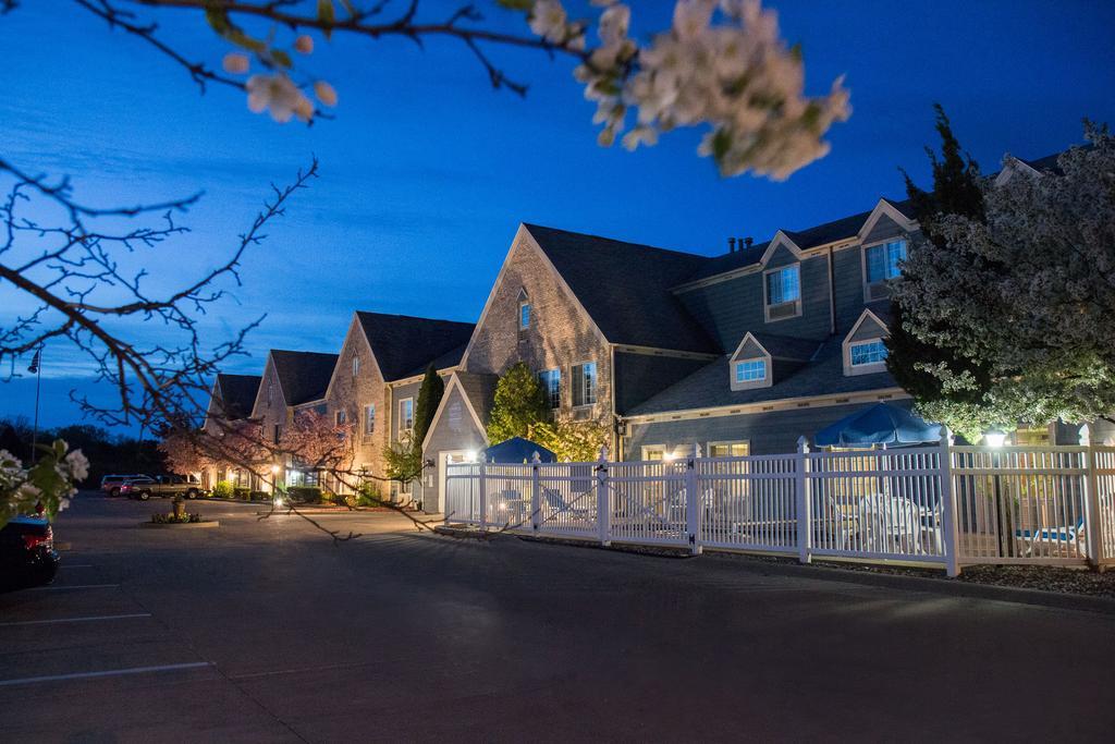 Baymont By Wyndham Mequon Milwaukee Area Hotel Bagian luar foto